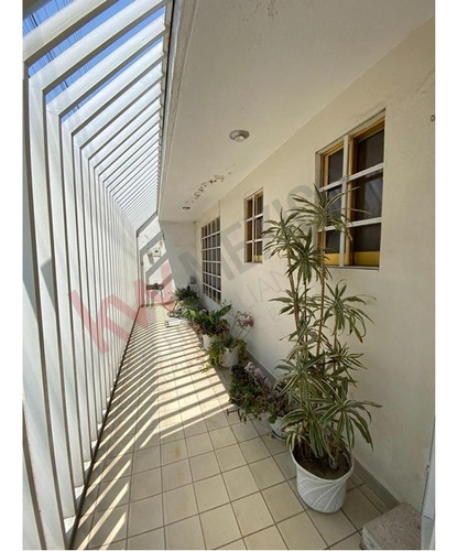 Casa En Venta En Querétaro ¡ Ideal Para Oficinas, Escuela O Cafeteria!