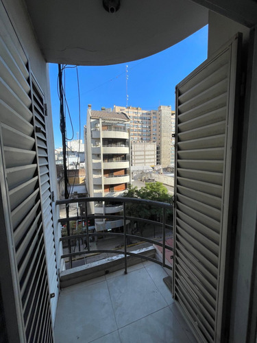 Departamento 2 Dormitorios Con Balcon En Alquiler - B° Centro