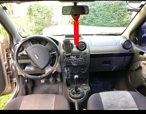 Imagen 8 de 12 de Ford Fiesta Max Ambiente Mp3