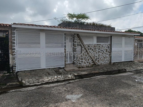Sasha Loreto Vende Amplia Casa, Ubicada En La Urb. El Naranjal De Naguanagua #24-6878