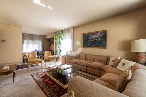 Casa En Arriendo De 6 Dorm. En Las Condes