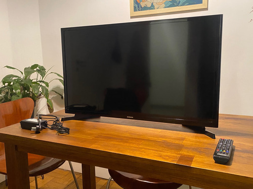 Smart Tv De 32 Samsung Un32j4300dgcfv Con Pantalla Led Hd (Usado)