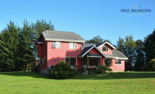 Casa En Venta De 5 Dorm. En Puerto Varas