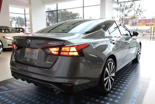 Nissan Altima, Motor 2.0 Modelo 2021, Gris 5 Puertas