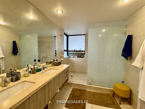 Departamento En Venta De 5 Dorm. En Las Condes
