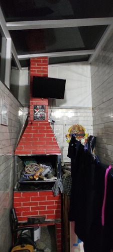 Sobrado De 2 Dorm. Com Sacada E Área De Churrasqueira.