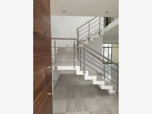 Imagen 4 de 8 de Casa Sola En Venta Hermosas Y Modernas Residencias En Privada