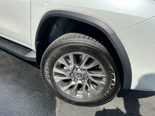 Imagen 8 de 8 de Toyota Fortuner Dubai Vxr Blanco 2023