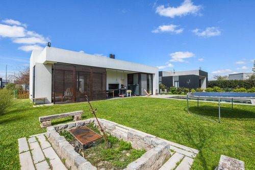 Imagen 18 de 30 de Casa De 3 Dormitorios En Venta Con Piscina Barrio Cerrado San Sebastián Funes