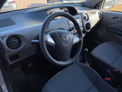 Imagem 7 de 8 de Toyota Etios 1.3 Hb Xs 16v Flex 4p Manual 2013