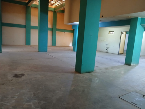 Se Alquila Local Industrial De 500 M2 En Comas