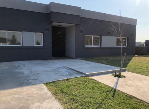 Imagen 22 de 30 de Casa Venta Naudir 4 Dormitorios Galeria Parrilla Pileta Gran Jardin