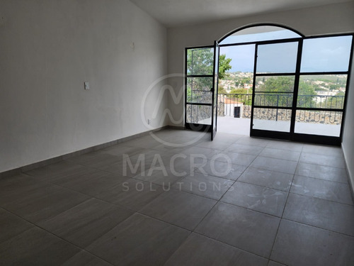 Casa En Venta En Fracc. Real De Oaxtepec Con Amplio Jardín Y Bardas Propias