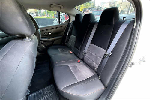Nissan Sentra 4P SR L4%2F2.0 AUT