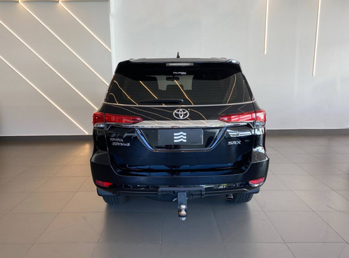 Imagem 4 de 15 de Toyota Hilux Sw4 2.8 Srx 4x4 7 Lugares 16v Turbo