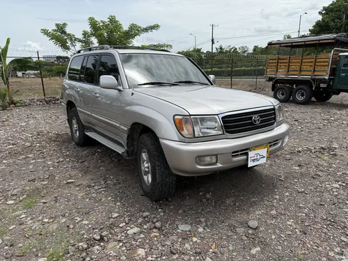 Toyota Sahara V6 4.7 Blindaje 2