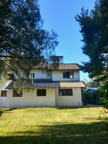 Casa En Venta - 5 Dormitorios 3 Baños 5 Cocheras - 760mts2 - San Carlos De Bariloche