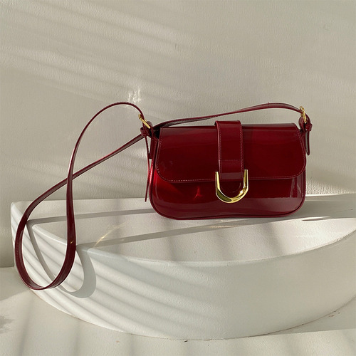 Bolso Vintage Rojo Vino Con Hebilla De Caballo