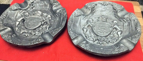 Par De Antiguos Adornos Con Escudo Heráldico Leonés Brucelas (Usado)