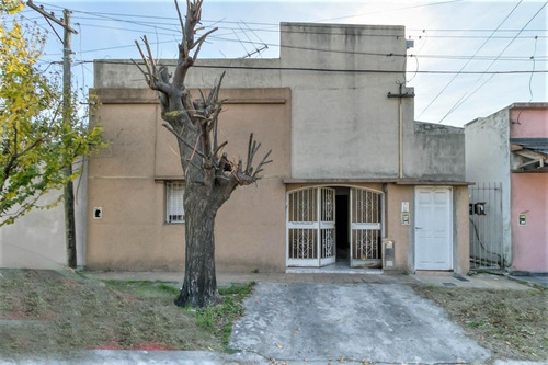 Casa 2 Dormitorios- 2 Baños-garage En Venta En Ringuelet, La Plata