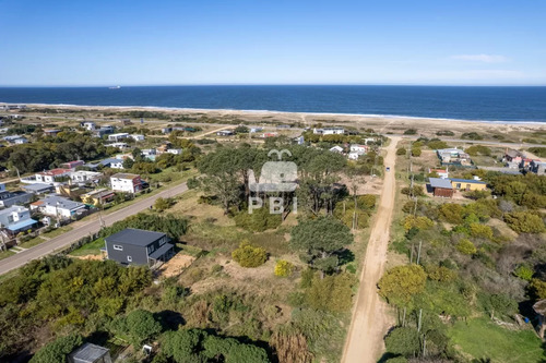 Venta De Terreno En Balneario Buenos Aires, Manantiales. - Ref : Pbi13997