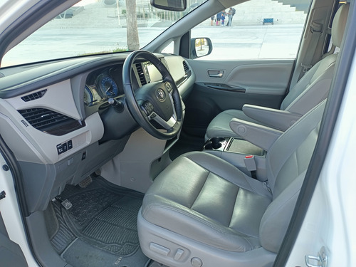 Toyota Sienna XLE PIEL SEMINUEVA