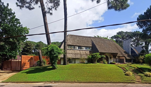 Imagen 3 de 24 de Casa Punta Del Este Lugano Con Piscina Climatizada- Blancanieves