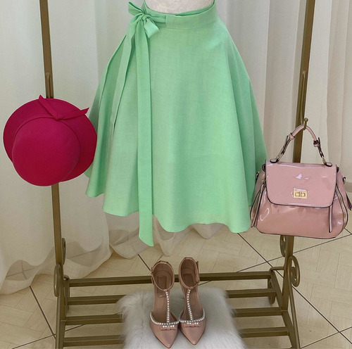 Imagem 4 de 7 de Saia Modesta Midi Rodada Envelope Verde Claro