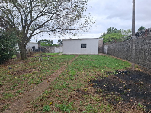 Se Alquila Casa De 2 Dormitorios Cómoda Totalmente Con Patio, Espacio Para Varios Autos, Ambiente Relax. Barrio: Bella Italia