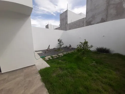 Estrena Residencia De Autor En Cumbres Del Lago, Jardín, 3 Recs, Tina, Cto Serv