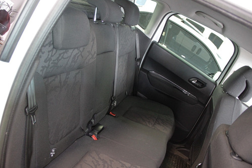 Imagen 8 de 12 de Peugeot 3008 1.6 Premium Thp 156cv