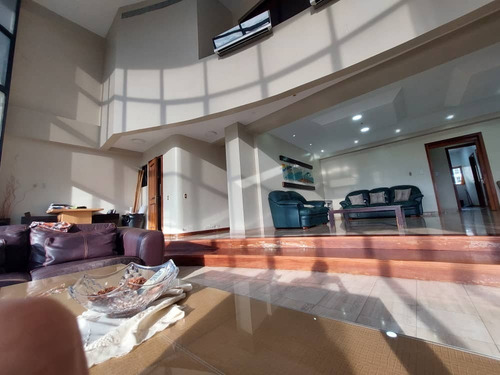 Imagen 3 de 26 de Fernando Guerrero Vende Penthouse En Res. Lexcellent