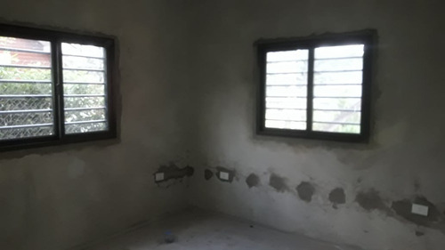 Lote Con Construccion En Florencio Varela Bª Las Calandrias