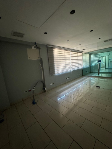 Edificio Oficinas Alquiler Piantini, Santo Domingo