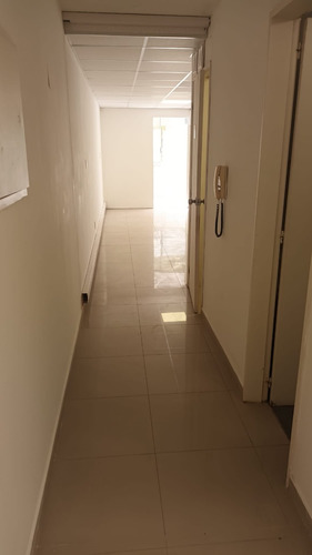 Preciosa Oficina En Torre Libertad - Centro Sobre 18 De Julio