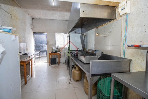 Local Comercial En Ph, Con Horno A Leña, Amplio Frente. Con Renta.