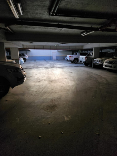 Imagen 5 de 11 de Cochera Excelente Buenas Dimensiones Ingreso Automático Con Cámaras De Seguridad
