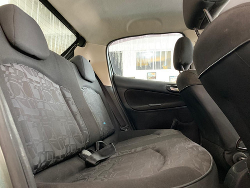 Peugeot 207 1.4 Xr Flex 5p - 2010/2011