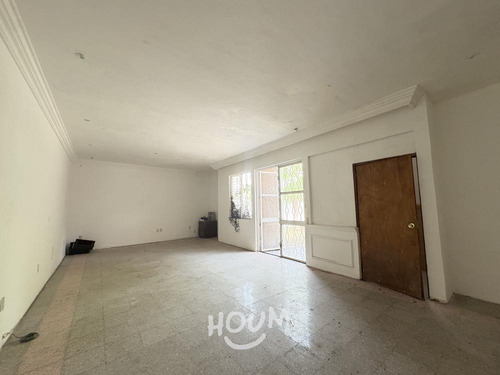 Casa En Colinas De San Javier, Guadalajara Con 7 Recámaras, 1305 M², Id: 151607
