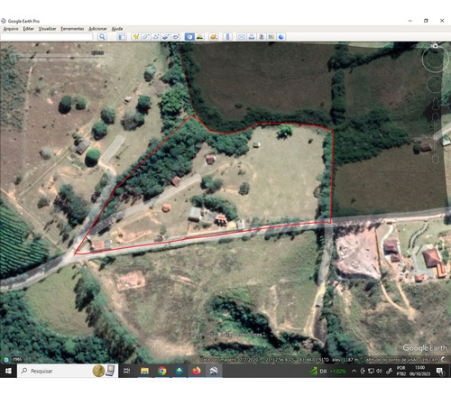Sítio 3 Hectares Com Nascente, 2 Casas E 3 Chalés