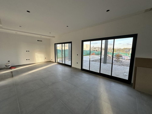 Casa En Venta En Barrio Cerrado El Aljibe - 6 Ambientes