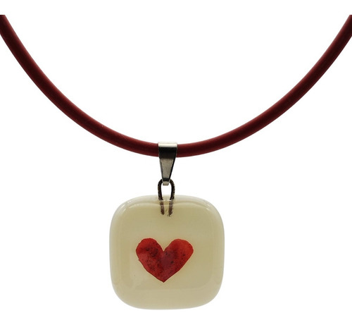 Imagen 1 de 4 de Collar Chico De Vidrio Y Caucho Corazón Rojo