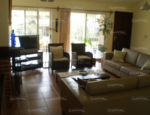 Buena Casa En Venta Punta Del Este- Ref: 25261