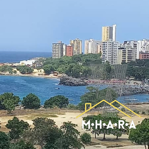 Apartamento En Venta En El Corazón  De Macuto A Pocos Metros De La Cinta 