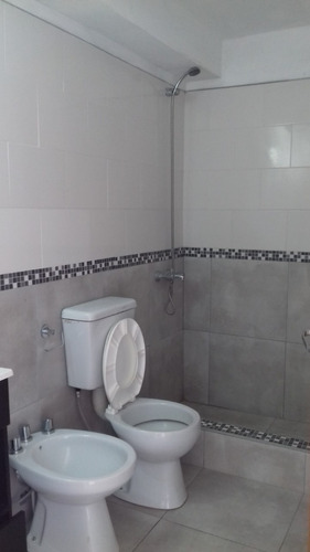 Venta En Block. Local A Estrenar + 10 Deptos De 2 Y 3 Amb + 4 Cocheras. Ideal Inversor.