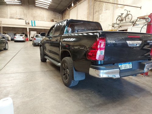 Toyota Hilux 2.8 Cd Srv 177cv 4x2 2017