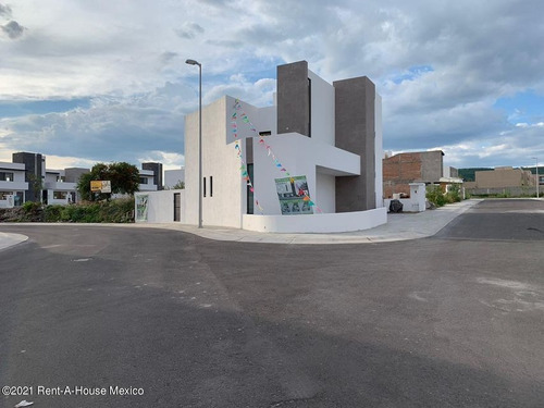 El Refugio Casa En Venta En Fraccionamiento Cerrado! Rahqro