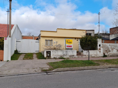  Casa A Reciclar En Excelente Ubicacion 