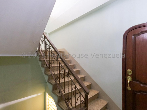 Edificios Comercial En Venta En Centro Barquisimeto Lara -- %%m-c-t%% Cod. 24 Guion 5 3 8 1