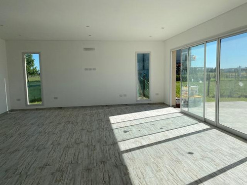 Imagen 3 de 30 de Casa En Venta Ubicado En El Cantón Golf, Escobar, G.b.a. Zona Norte